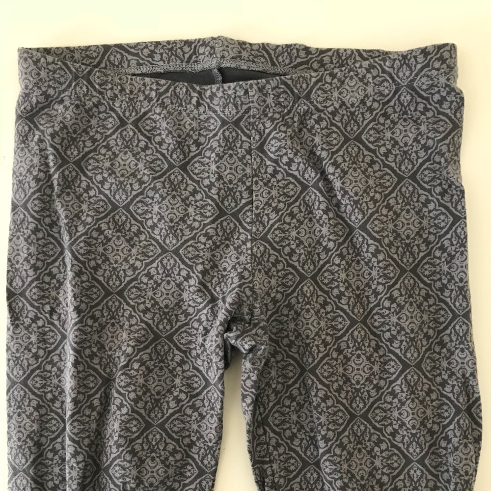 Grey stretchy leggings